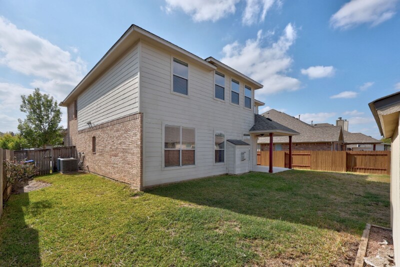 Building Photo - 13713 Glen Mark Dr