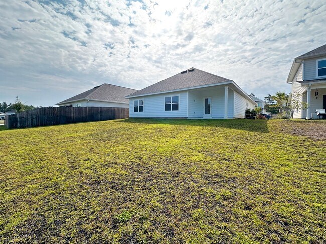 Building Photo - Single story 4 bedroom 2 bath home in Pres...