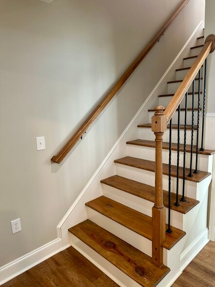 Craftsmen style rails and treads - 2312-A Belle Ave NE