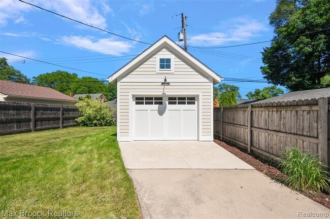 Building Photo - 4420 Elmwood Ave