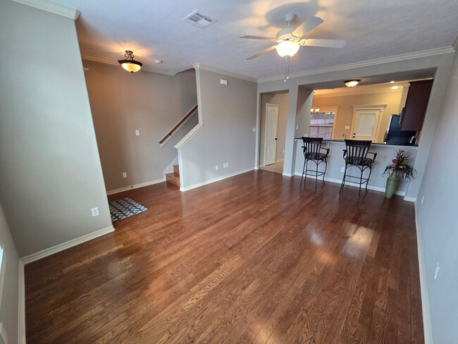 Building Photo - College Station - 2 bed - 2 1/2 bath Townh...