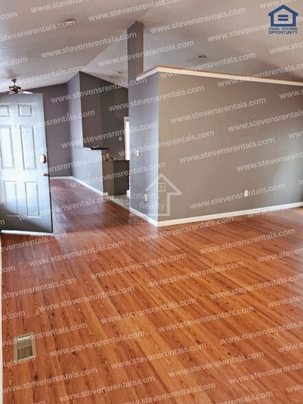 Building Photo - 3715 Skyline Dr