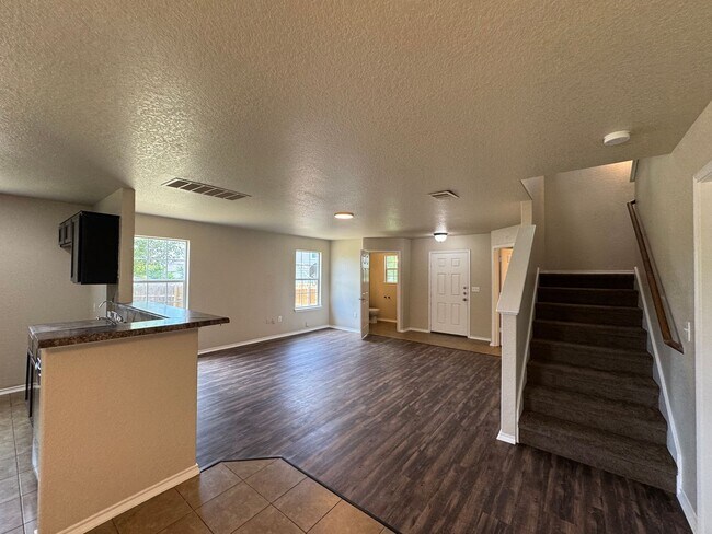 Building Photo - 4-Bedroom Home in Mission Del Lago – Historic South San Antonio