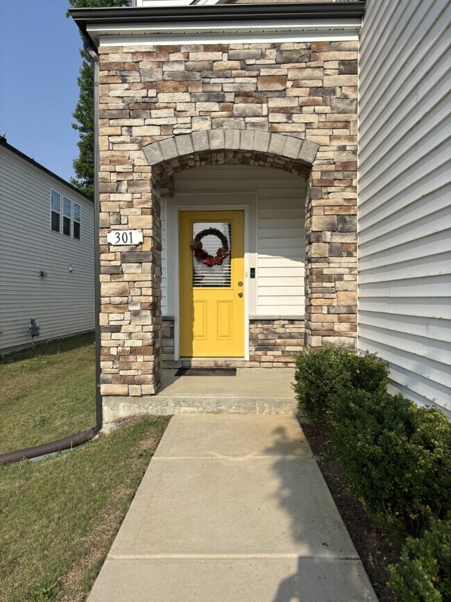 Building Photo - 301 Wilbur Lake Dr