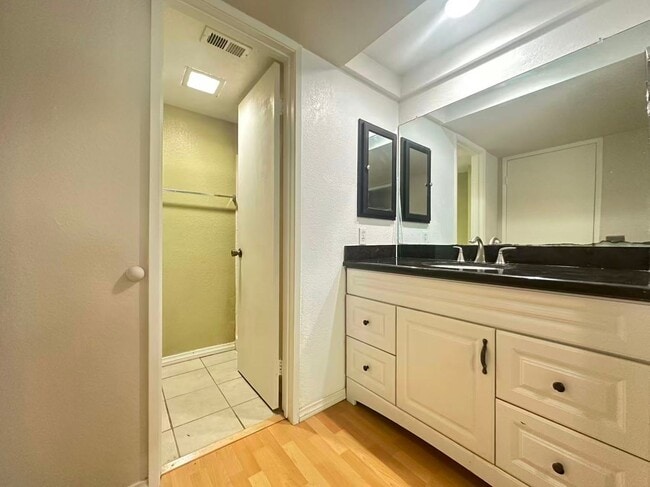 Building Photo - 2 BEDROOM HOME FOR LEASING IN Diamond Bar