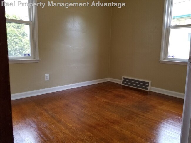 Building Photo - Meticulously Maintained 2 Bedrooms and 1.5 Bathrooms in Ferndale!