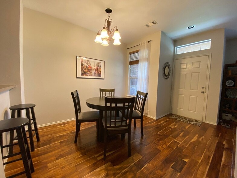 Building Photo - 2218 Central Park Ln