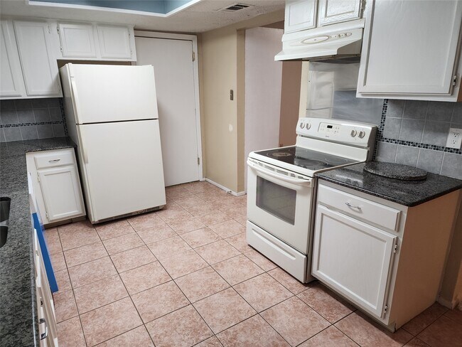 Building Photo - 7615 Fur Market Dr