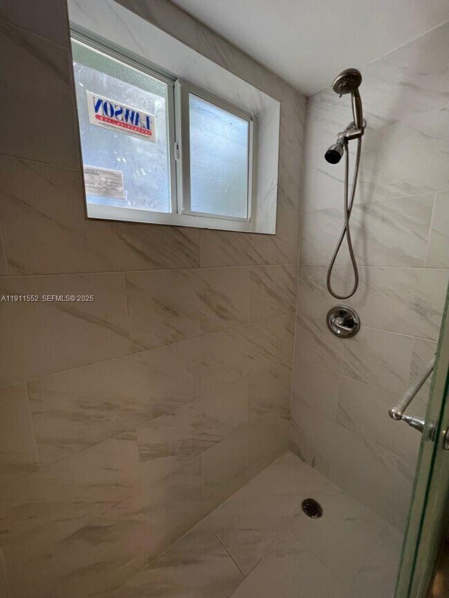 Building Photo - 2430 NE 135th St