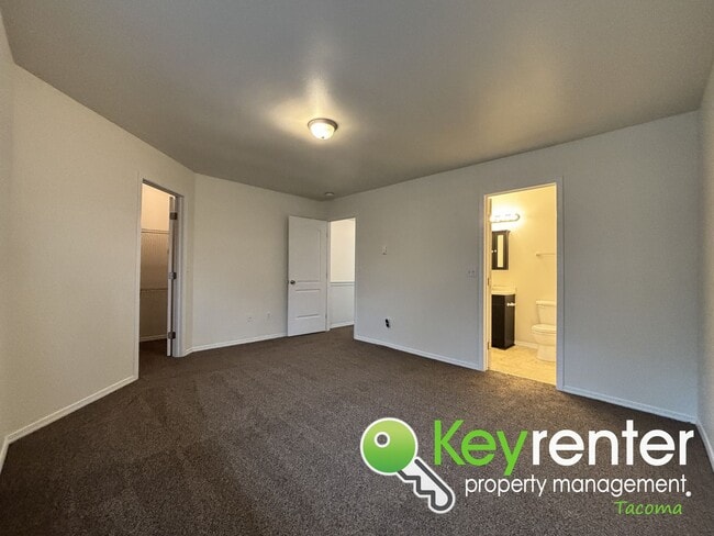 Building Photo - Modern 3 Bedroom 2.5 Bathroom Tacoma Duplex Near Shopping, Parks and Freeways