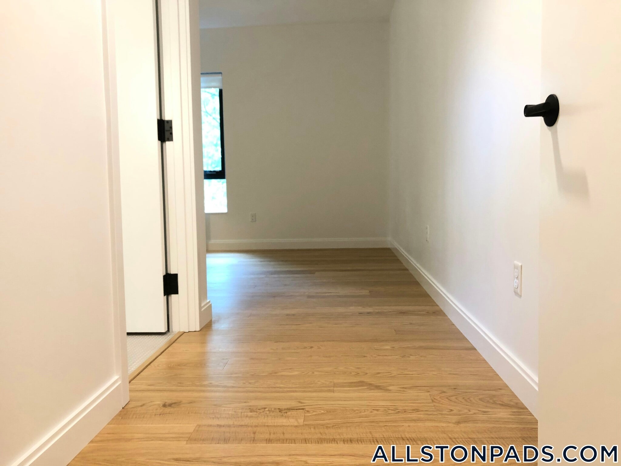 Building Photo - 83 Gardner St