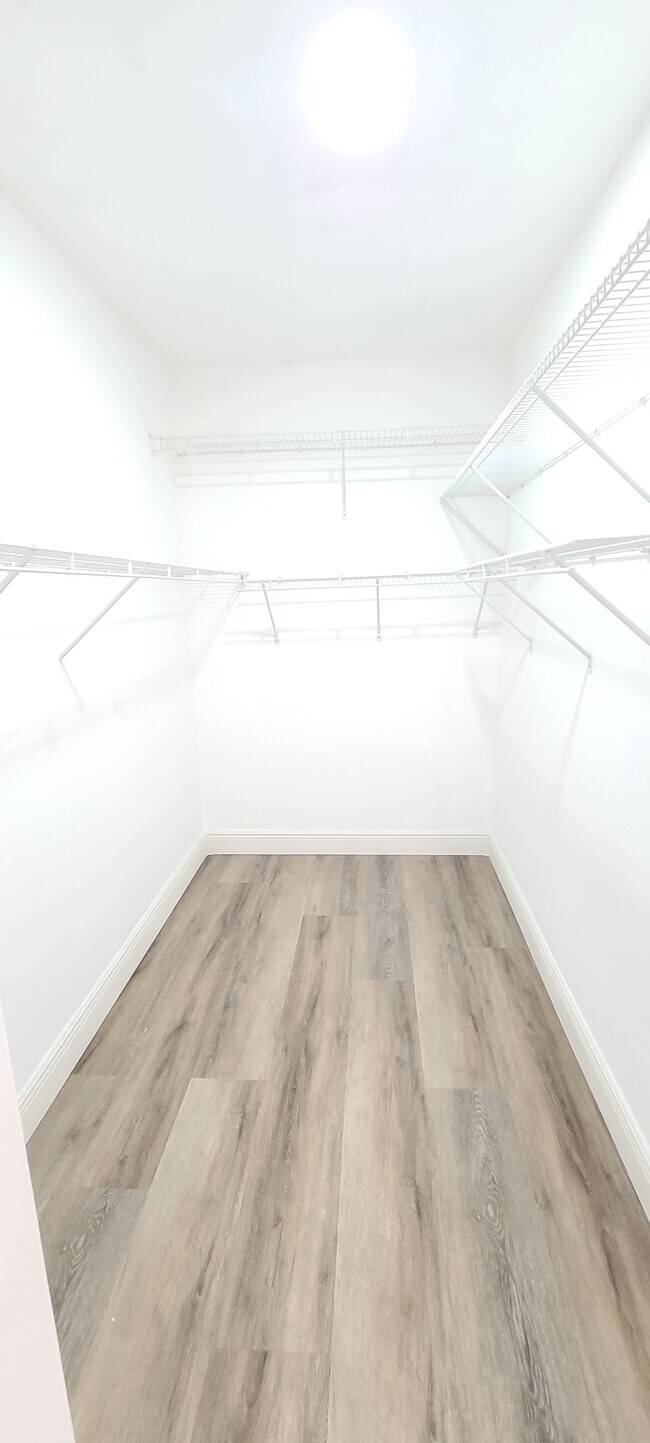 Building Photo - 940 Village Trail