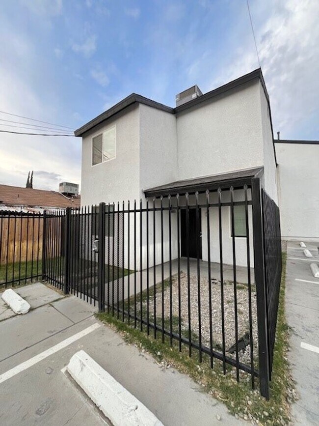 Building Photo - Monterey St (93305)