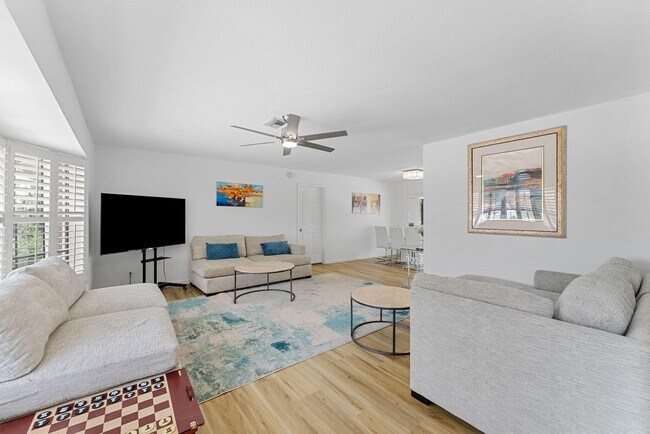Building Photo - 12875 Guilford Cir