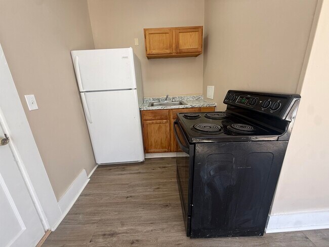 Building Photo - 42 Franklin St