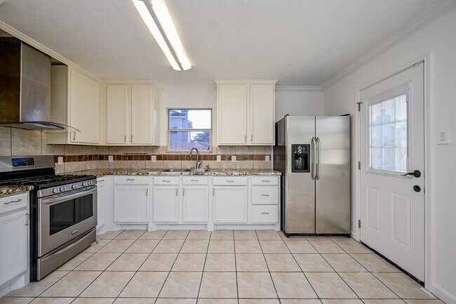 Building Photo - 18135 Brightwood Park Ln