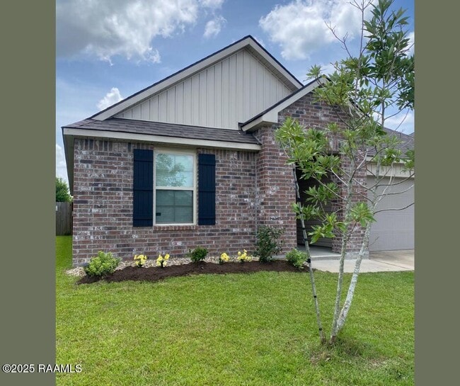 Building Photo - 205 Acadian Lk Dr