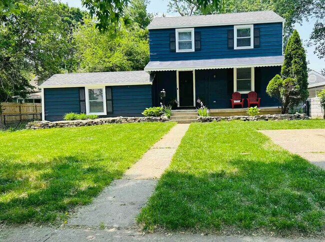 Building Photo - 6765 Riverview Dr