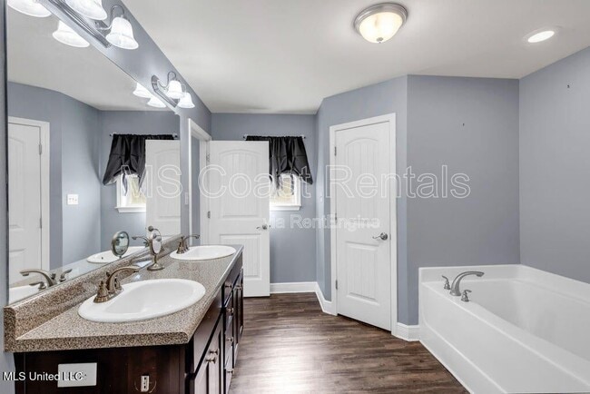 Building Photo - 18020 Canal Landing Dr