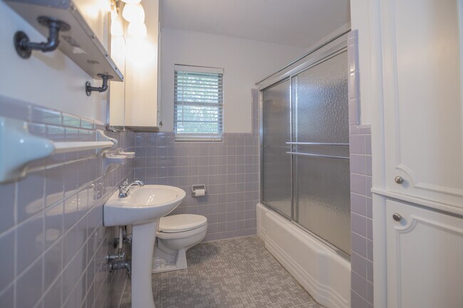 Building Photo - 6304 Ridgecrest Dr