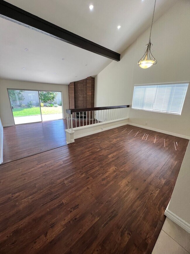 Building Photo - Camarillo - Four bedroom, 2.5 bathroom, plus loft