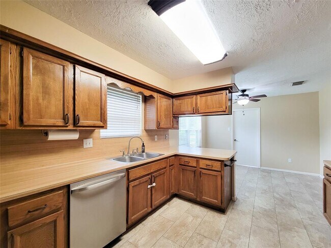 Building Photo - 21303 Park Holly Ct