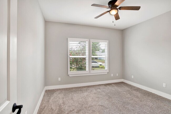 Building Photo - Spacious 2021 home close to beaches and shopping!