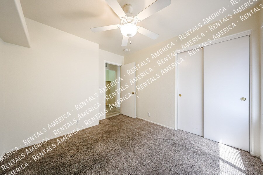 Building Photo - 2454 E Orchid Ln