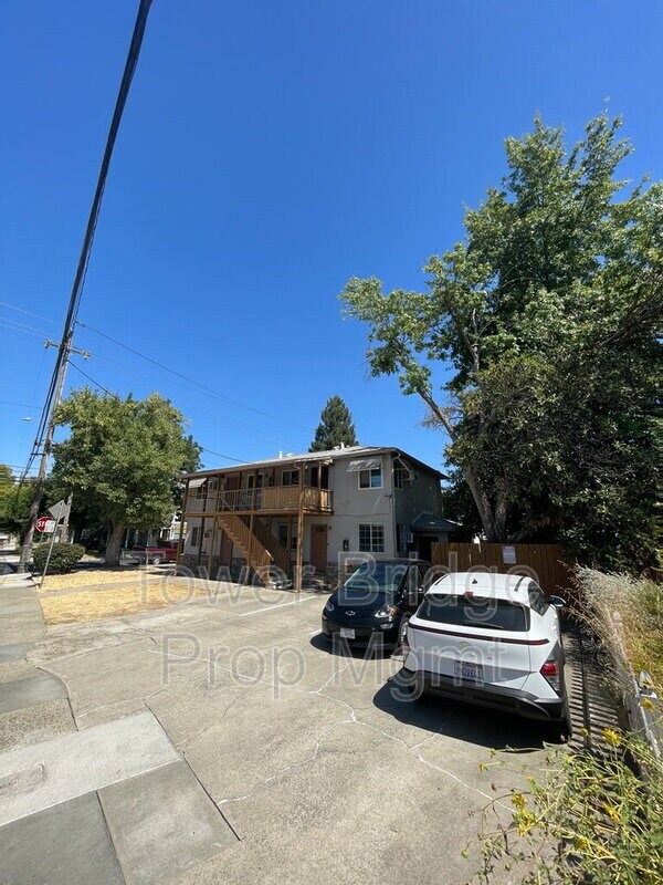 Building Photo - 2701 San Fernando Way