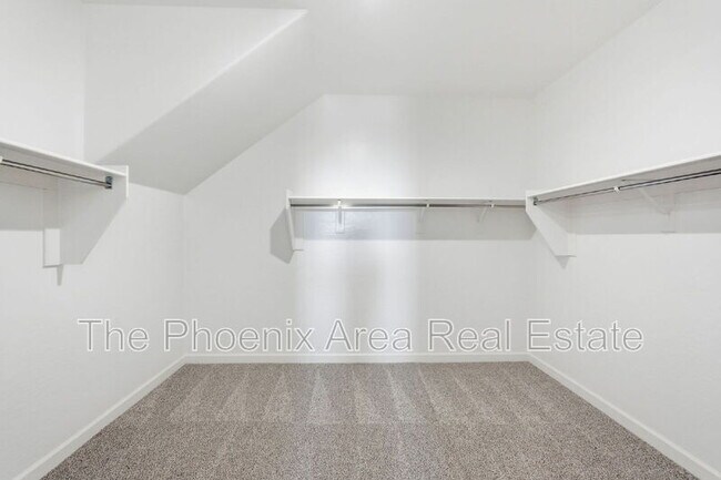 Building Photo - 2761 W Seaver Ave