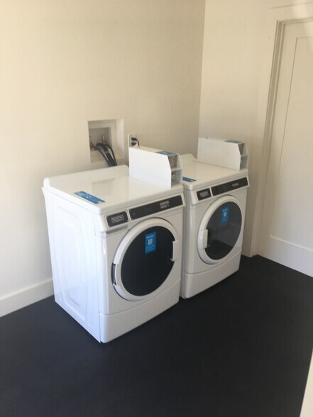 Shared large capacity commercial laundry - 249 Kentucky St