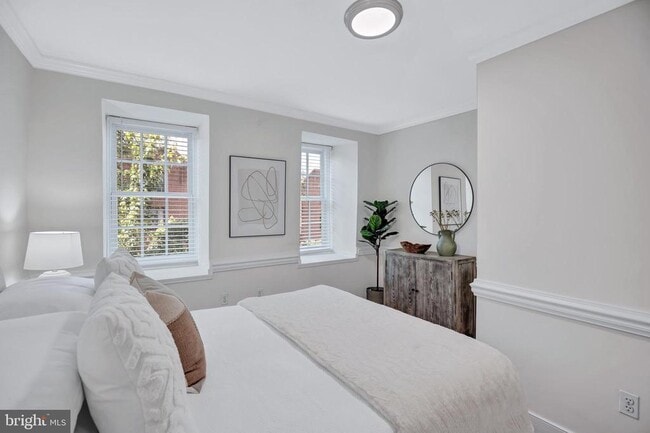 Building Photo - 1437 Duke St