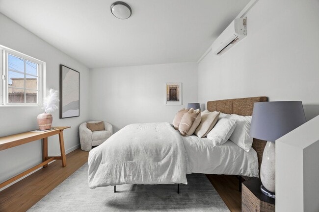 Building Photo - 1510 W 52nd St