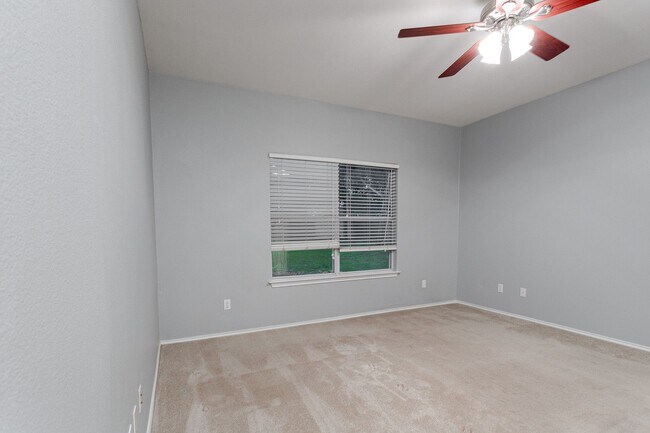 Building Photo - Inviting 4/BR 2/BA Home with Open Layout and Natural Light