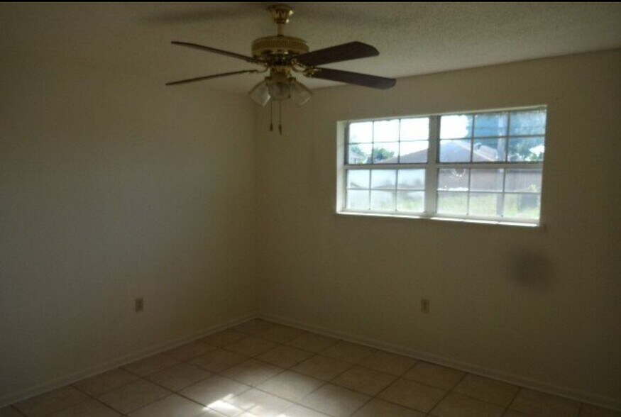 Building Photo - 4709 Shalimar Dr