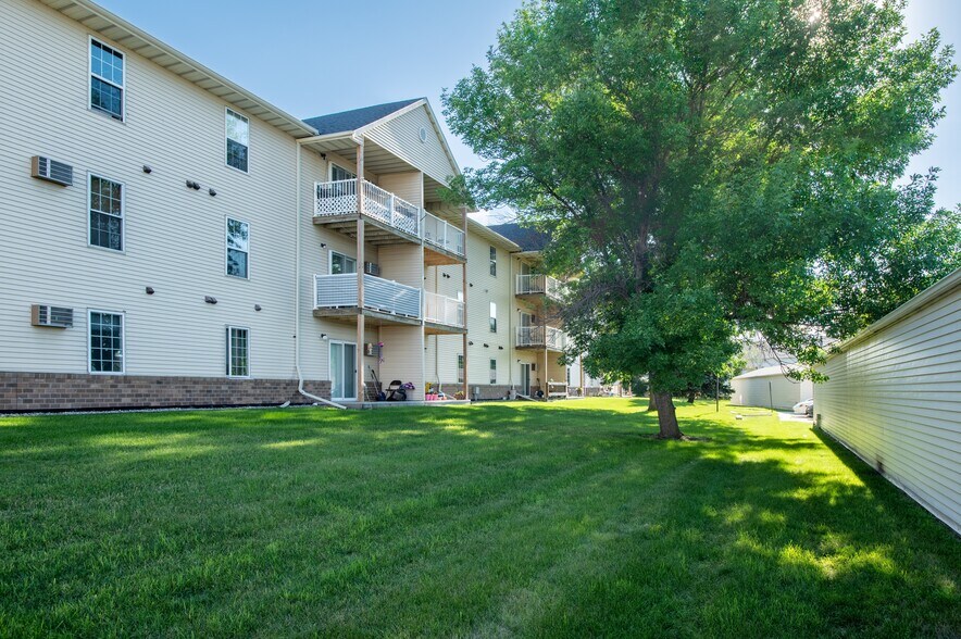 Bluemont Village Apartments 2801 23rd Ave SW Fargo ND 58103