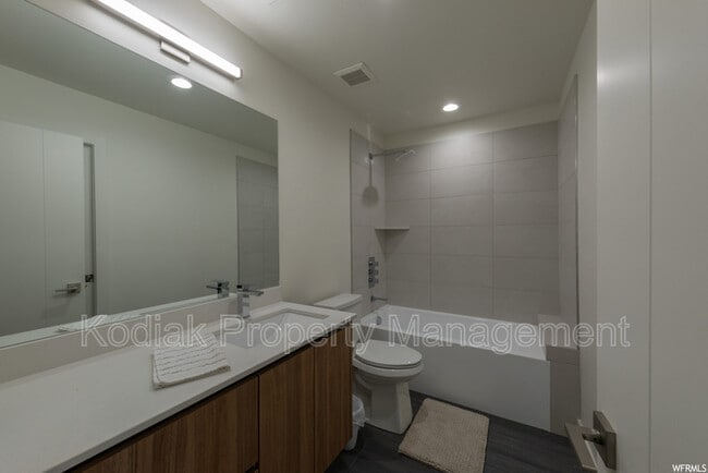Building Photo - 1541 E Talo Ct