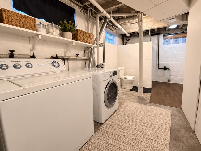 Building Photo - Charming 2BR/2.5 BA Anoka Home Available 8/1! Walk to Downtown