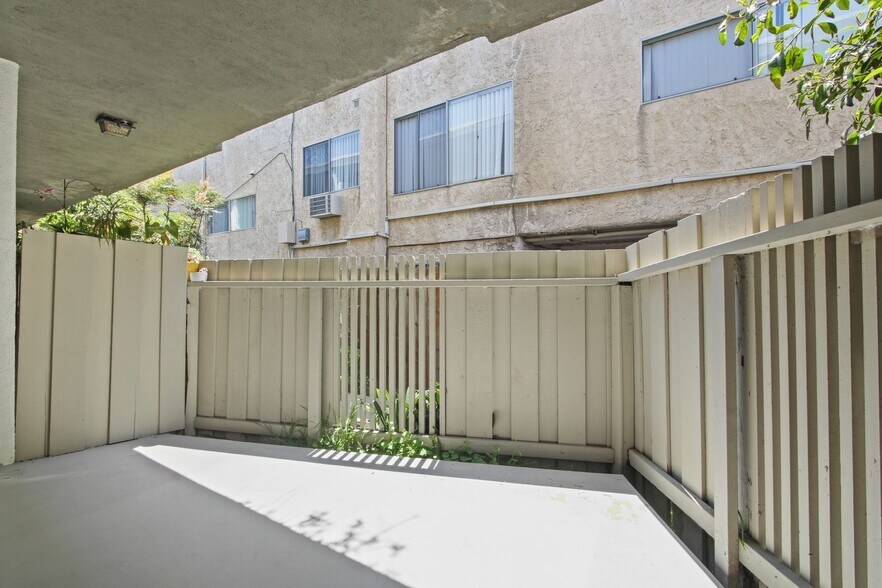 Building Photo - 3625 Mentone Ave