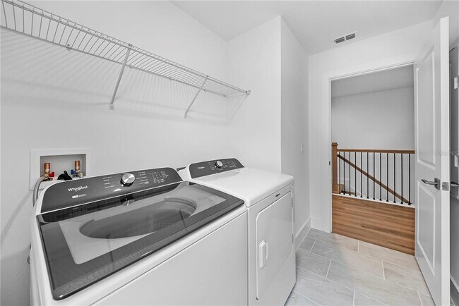 Building Photo - 1856 Crowncrest Dr