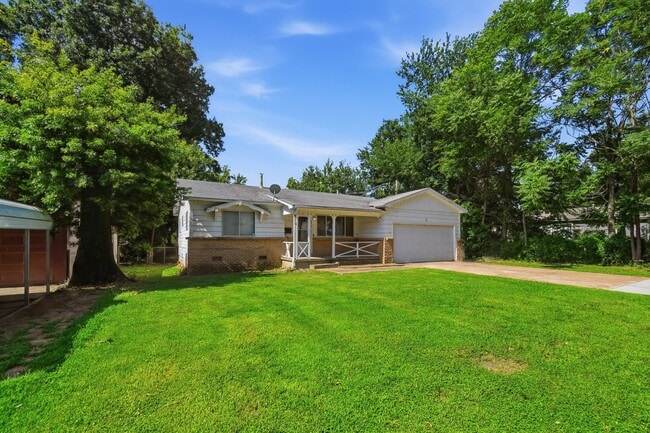 Building Photo - 3 Bed | 1 Bath | Close to Downtown Tulsa