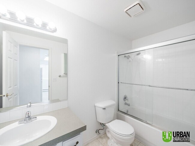 Building Photo - Top-Level 2 Bed / 1 Bath Condo with Garage & In-Unit Laundry – Shiloh Hills