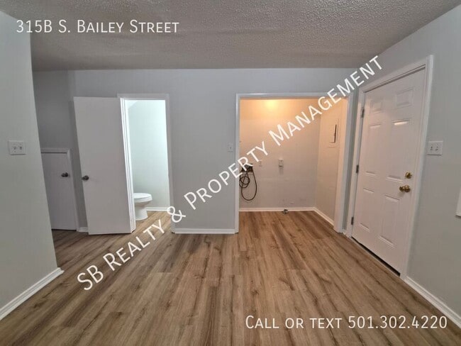 Building Photo - 315 S Bailey St