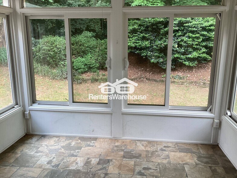 Building Photo - 2983 Rosebrook Dr