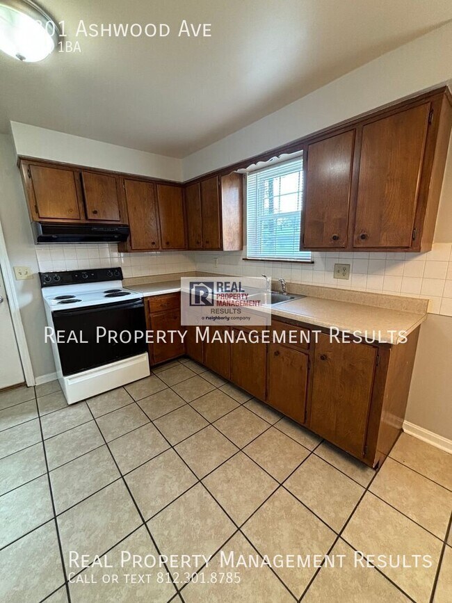 Building Photo - 2801 Ashwood Ave