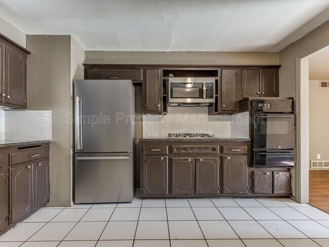 Building Photo - 4008 SE 47th St