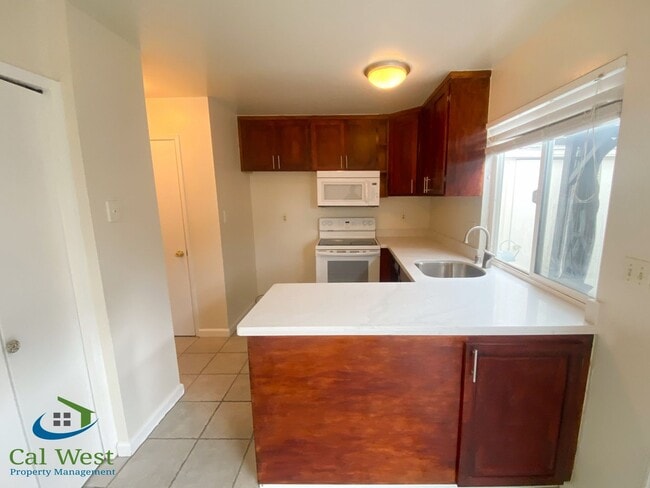 Building Photo - $3195-Updated Two Story Town Home in Bloss...