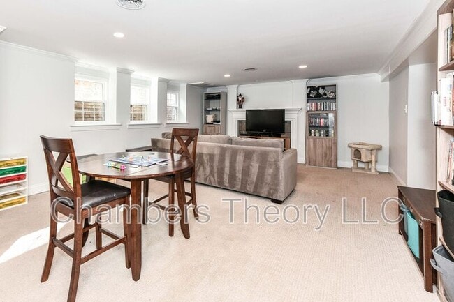 Building Photo - 3061 N Oakland St