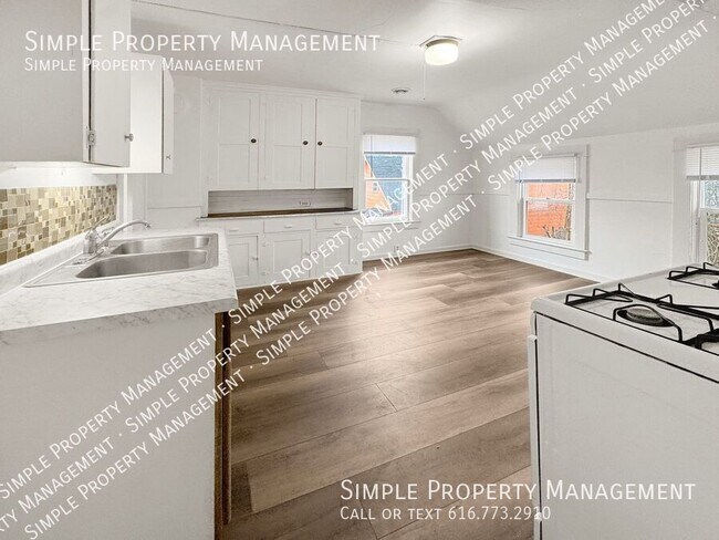 Building Photo - 1004 Jennette Ave NW