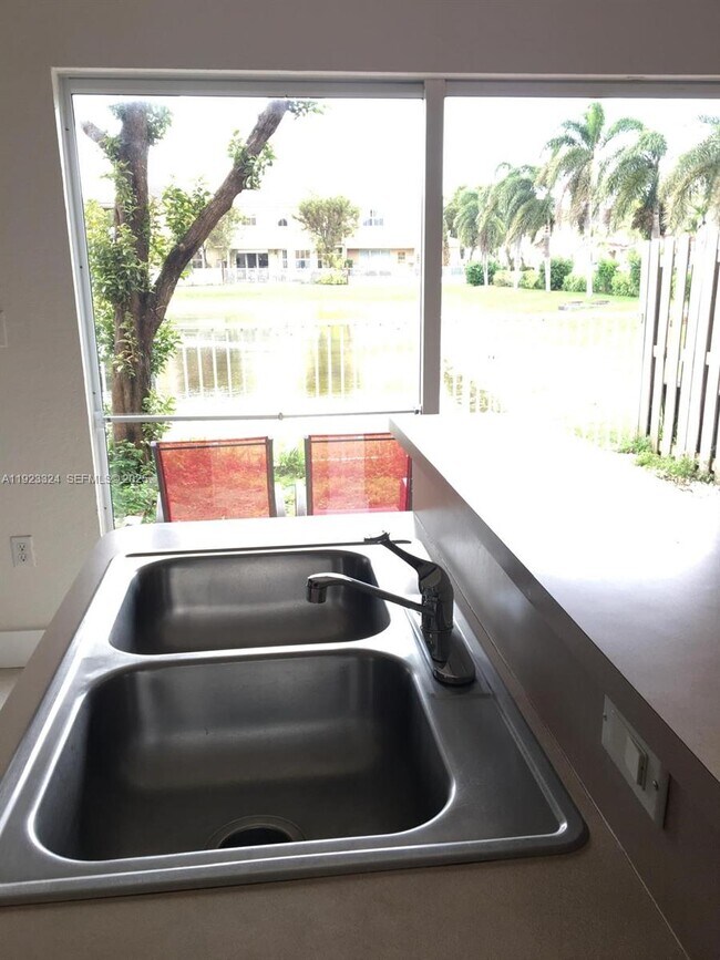 Building Photo - 10803 NW 83rd St